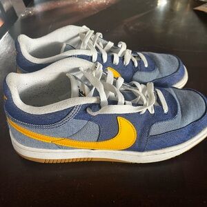 Nike men’s low top size 9.5